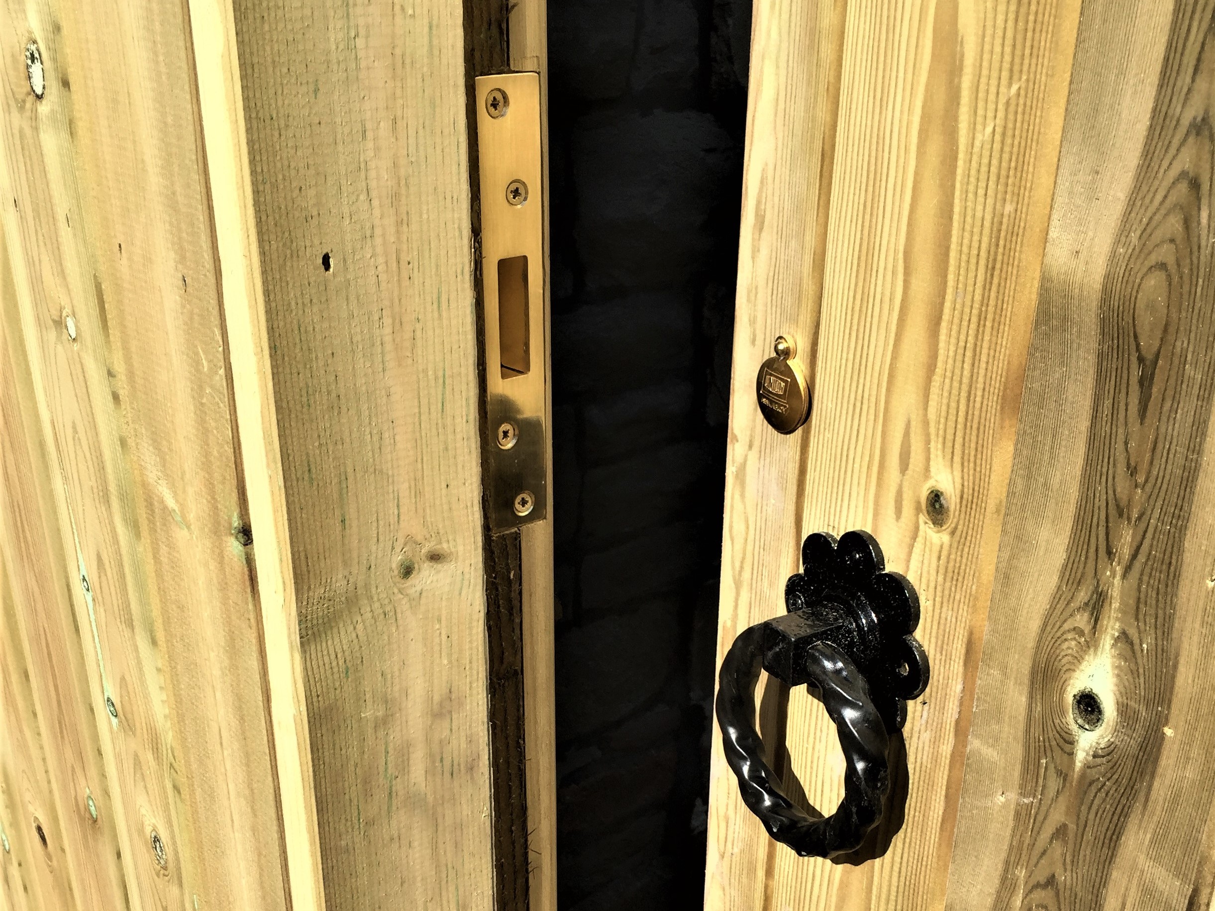 Deadlock fitted to tongue and groove gate
